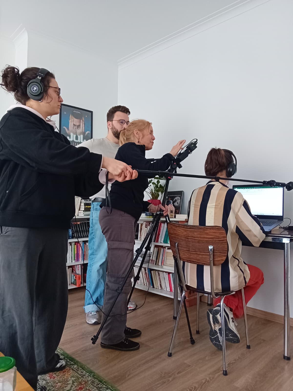 Participants du stage cinéma en tournage, perche et prise de son
